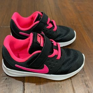 Nike Downshifter 7 sz 9c black pink white great condition